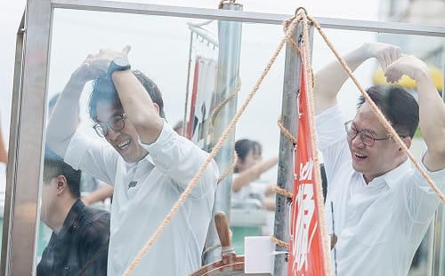 影》空拍畫面曝！洋流號首度跨縣市力挺 沈伯洋、莊競程妻子都叫「心慧」