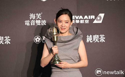 金鐘61》曾寶儀出道31年首奪獎！獲「生活風格節目主持人」登台激動落淚