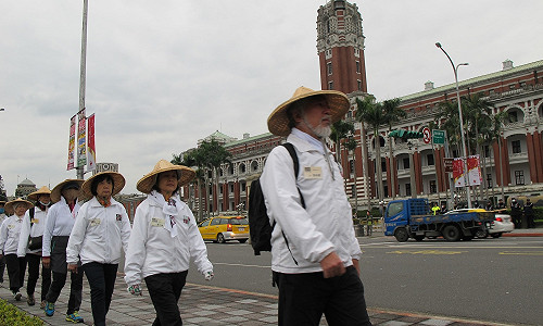 督促公投法補正 人民作主志工繞行總統府