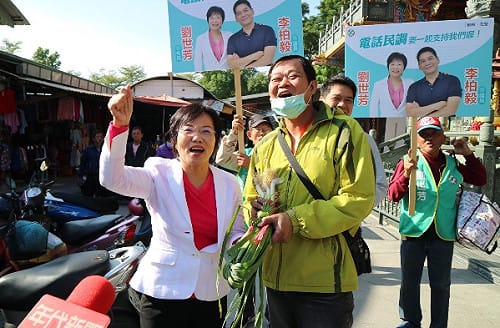 左營掃街勤走底層 劉世芳：握緊每雙市民的手