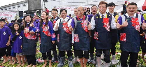 千人踩客家酸菜活動 鄭文燦盼行銷全世界