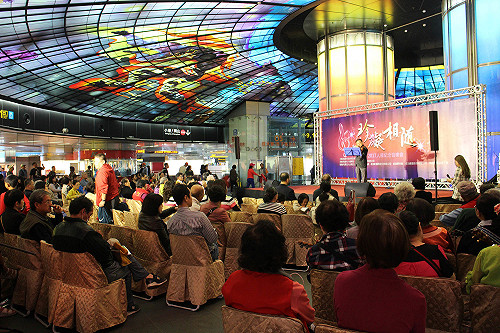 用音樂回首過往　高捷美麗島站感性紀念人權日