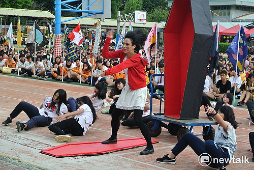 台中家商校慶  女師扮鬼全場驚呆了