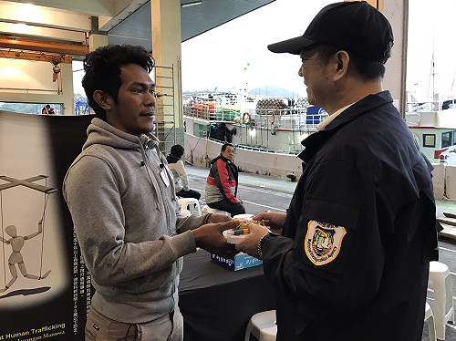 國際移民節送暖！移民署聯合慈濟人醫會義診百位外籍漁工