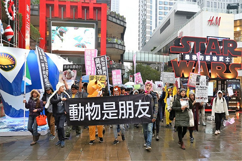 台灣首次動物權遊行！  上百人走上信義街頭