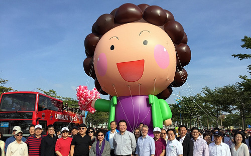 Q版花媽太吸睛  亞洲最大氣球遊行高雄登場