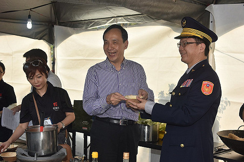 侯友宜南下拜媽祖要「向前走」？朱立倫：感謝宮廟迎湄洲媽