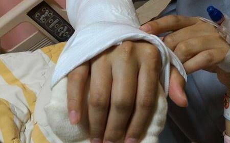 抗議勞基法遊行變調 女警手指遭折斷