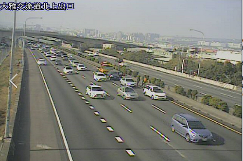 國 1高走走停停  發生兩起追撞事故