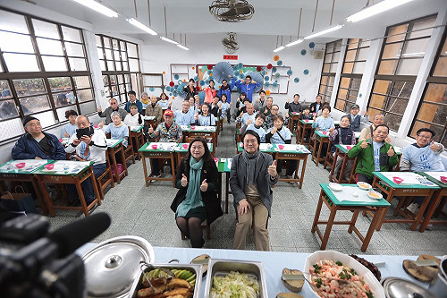 日NGO旅客訪太平社區創生成果 林右昌盼國際體會基隆之美