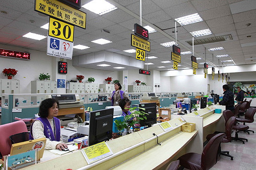 公務員加薪3%卡立院 主計長：總預算三讀後補發