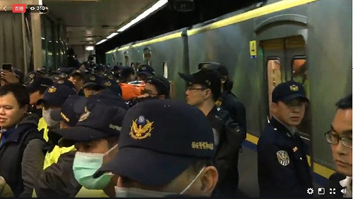 台鐵中斷2小時恢復通車  15名陳抗者送中正一分局訊問