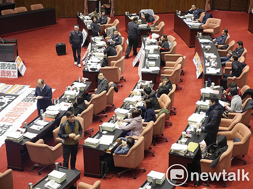 立院不斷電審查《勞基法》  特休假將可延後到隔年再休