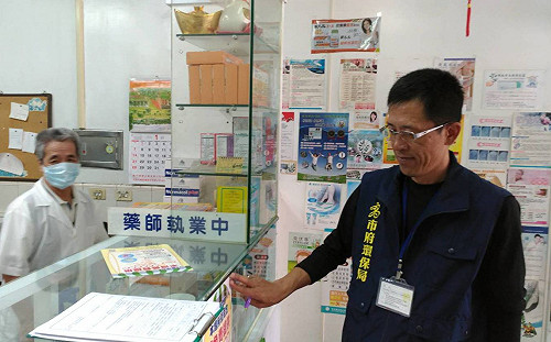 限購用塑膠袋政策起跑 高雄市9.9成店家合格落實