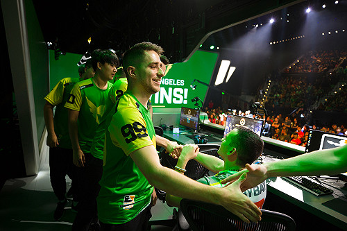 《鬥陣特攻》洛杉磯勇士旗開得勝 4:0完封舊金山震撼