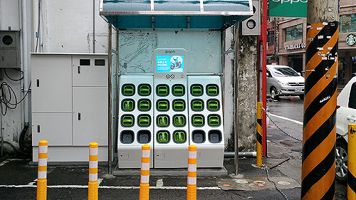 龍潭增設電動機車換電站  鄭文燦 : 2年內汰換所有二行程機車