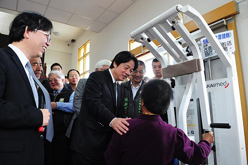 視察雲林推前瞻 賴揆 : 長照2.0盼中央地方合作