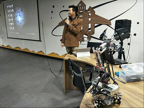 科技夢工廠》機器人學習成本高  VR創造平等教育環境