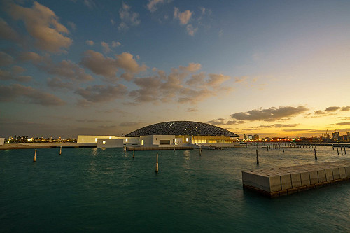 與卡達恩怨還沒完？  阿布達比羅浮宮地圖動手腳