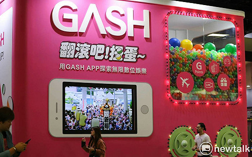 台北電玩展》巨大扭蛋機登場 萬顆扭蛋讓民眾試手氣