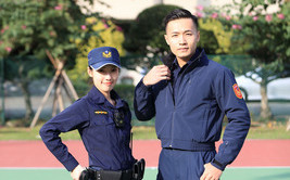 波麗士大人新年穿新衣！藏青色戰術型勁帥款