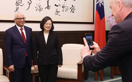 3度接見半導體協會  蔡英文：未分配盈餘課稅已降為5%