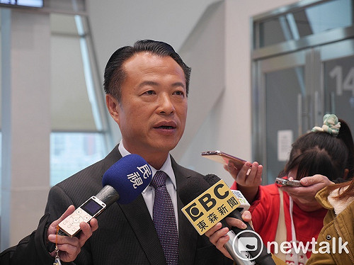 張明達未現身黨內初選政見發表會　翁章梁指責「不負責任」