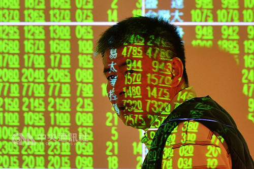 台股也連震 再度重挫 散戶哀號抱股過年