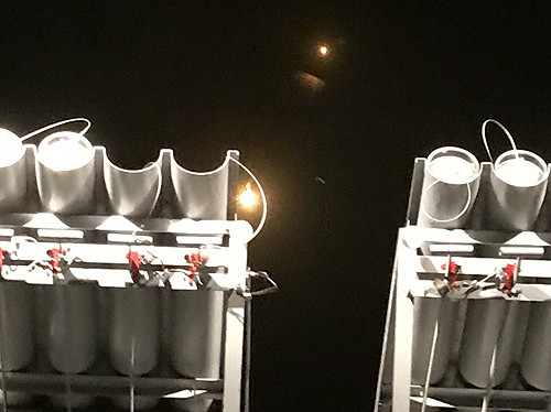 搜救失聯黑鷹直升機 空軍投放照明彈