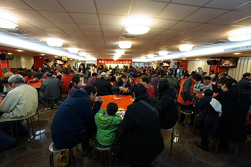 萬和宮謝斗法會好環保 用不鏽鋼碗筷吃平安粥