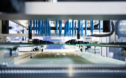 群創光電邁向自動化  機械替代人力近萬人將失業