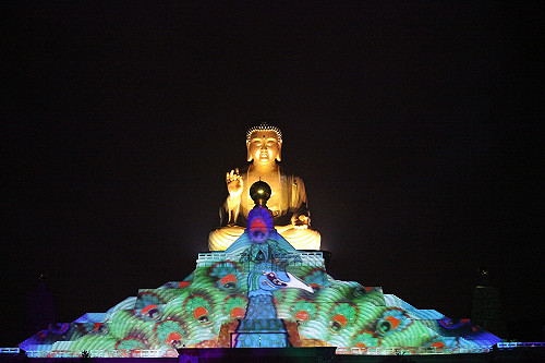 FUN春節》點亮佛光山  3D光雕秀大年初一震撼登場