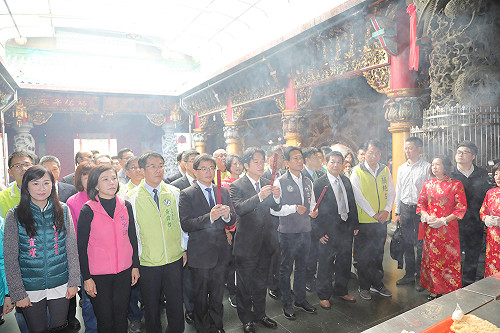 初二回娘家！賴清德回台南發紅包民眾大排長龍