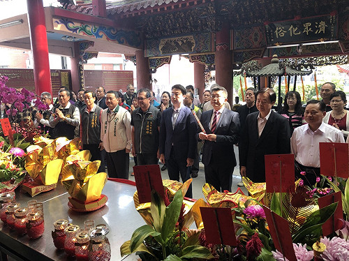 蔡其昌參香  祈求年底選戰民進黨贏得漂亮