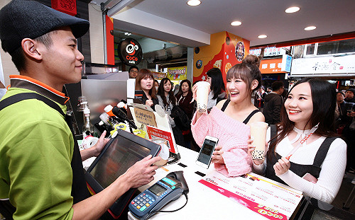 超Q聯名！《怪物彈珠》聯手台灣飲料打造主題店