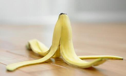 網傳香蕉皮泡腳治高血壓  國健署：謠言