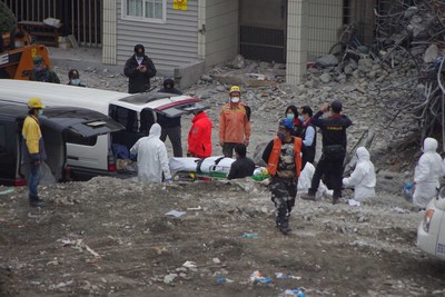 雲翠大樓陸籍夫婦遺體移出 搜救告終