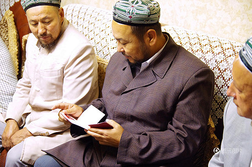 人權觀察 : 中國利用大數據鎮壓少數民族