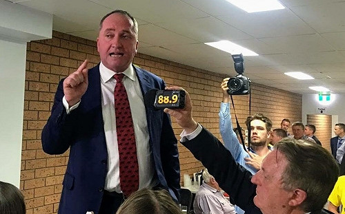 桃色醜聞纏身 澳洲副總理形象崩壞辭職