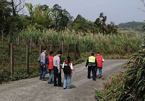 統促黨擬闖總統父親墓園 遭警方請回