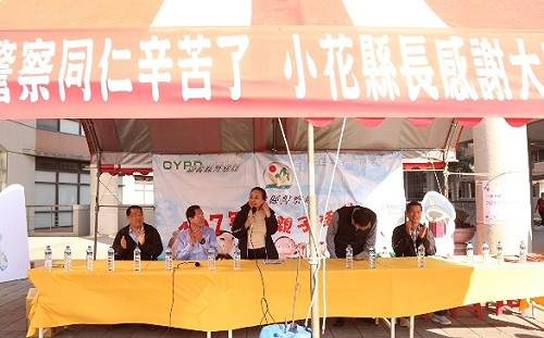 波麗士大人攏抵嘉 犧牲年假支援燈會