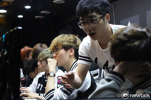 《英雄聯盟》JT主場日首戰失利 M17先下一城