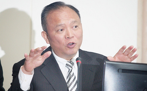 香蕉鳳梨價崩後搞神隱　林聰賢回應點燃農民怒火