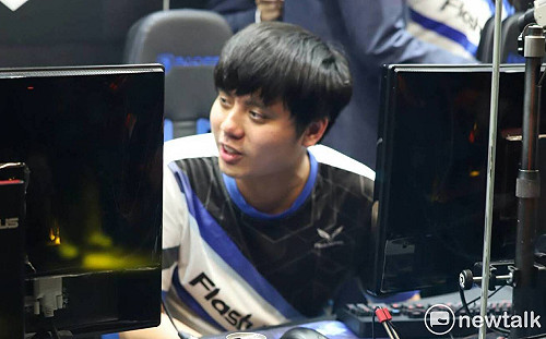 《英雄聯盟》Maple驚人五連殺！閃電狼奪開門紅