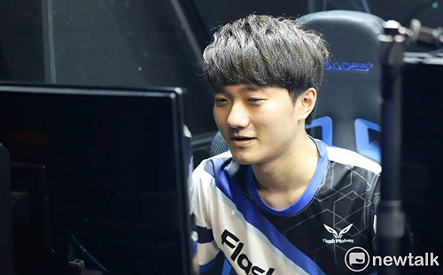 《英雄聯盟》主場日粉絲力量加持！閃電狼直落二獲勝