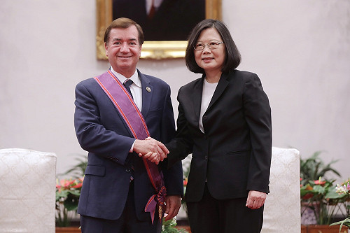 蔡英文接見台旅法推手直呼：台灣的好朋友