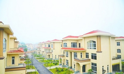 富豪免費贈鄉親258別墅 村民貪心嫌不足停擺