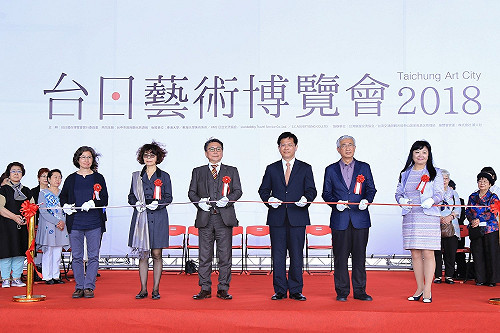 台日藝術博覽會 讓台中市政大樓變身藝術殿堂