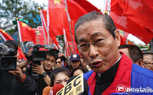 拿五星旗爆肢體衝突 張安樂：中華民國因五星旗而存在