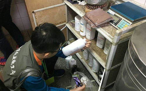 黑心十多年！小叮噹鮮羊乳竟是脫脂牛奶粉泡的